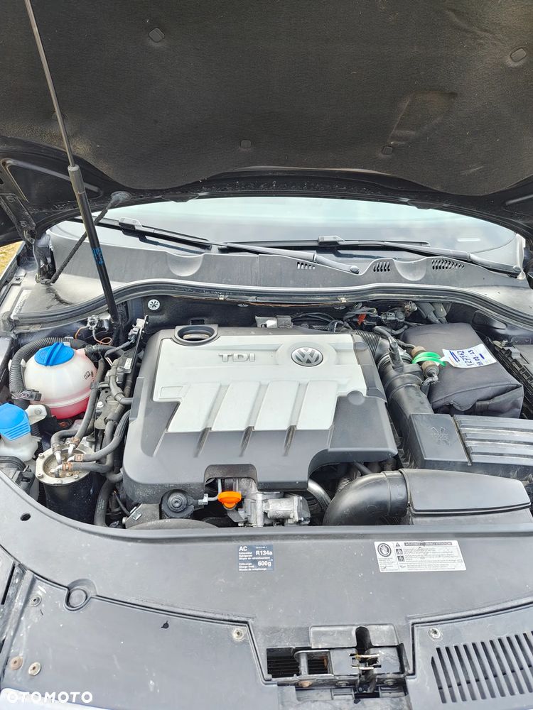 Volkswagen Passat 2.0 TDI Perfectline R-Style - 23