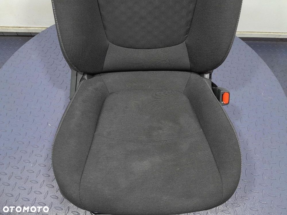 TOYOTA COROLLA XII E21 LIFT 22- SEDAN FOTEL PASAŻERA PRAWY EUROPA - 2