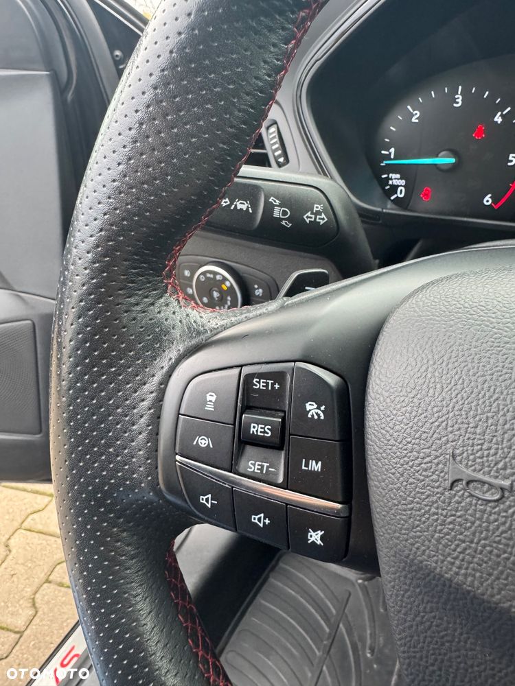 Ford Focus Turnier 1.5 EcoBlue Start-Stopp-System ST-LINE - 29