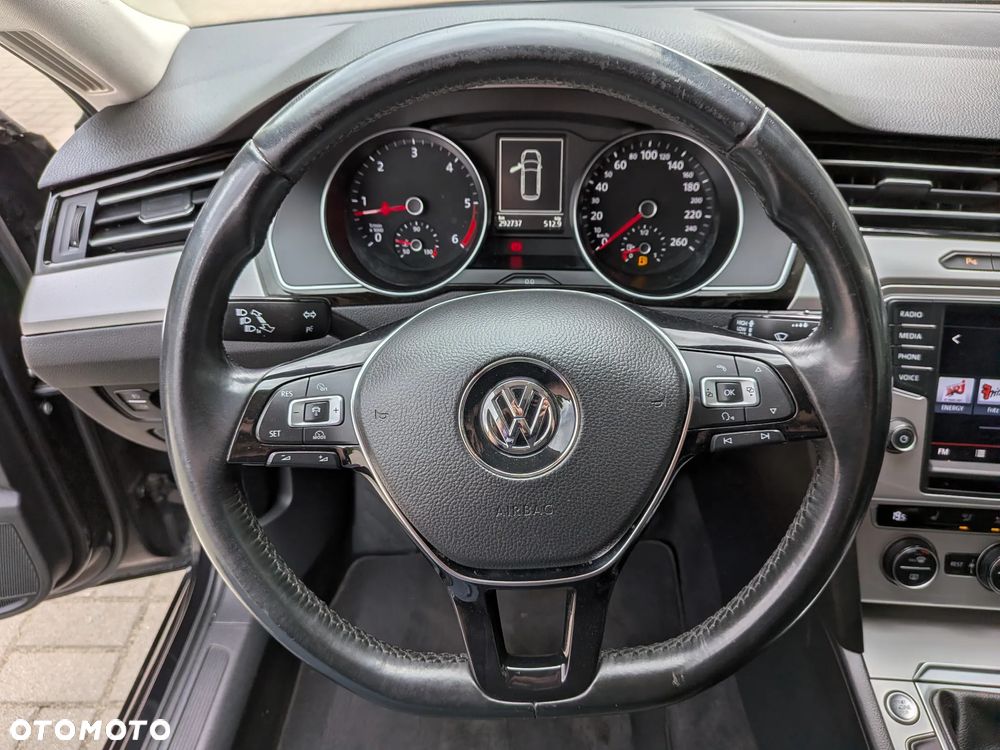 Volkswagen Passat 2.0 TDI (BlueMotion Technology) Comfortline - 17