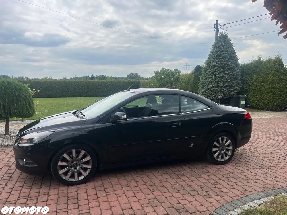 Ford Focus ver-coupe--cabriolet-2-0-16v-black-magic - 4