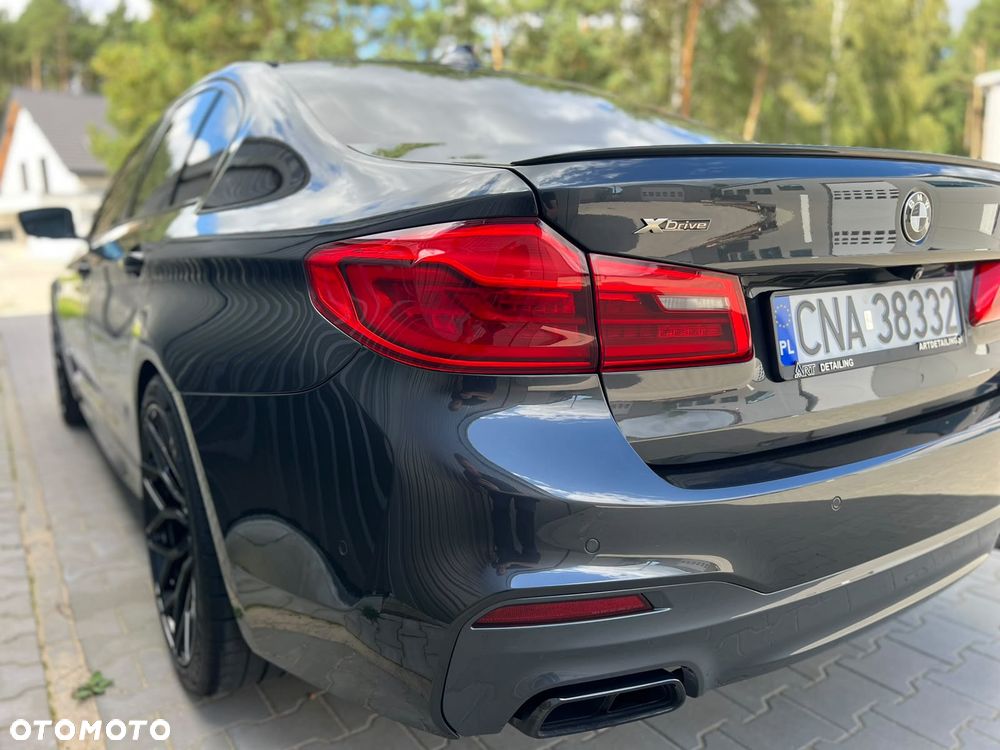 BMW Seria 5 M550i xDrive - 34