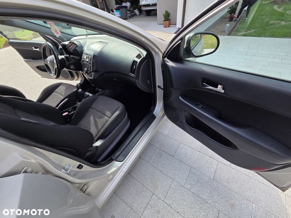Hyundai i30 1.6 CRDi Comfort - 25
