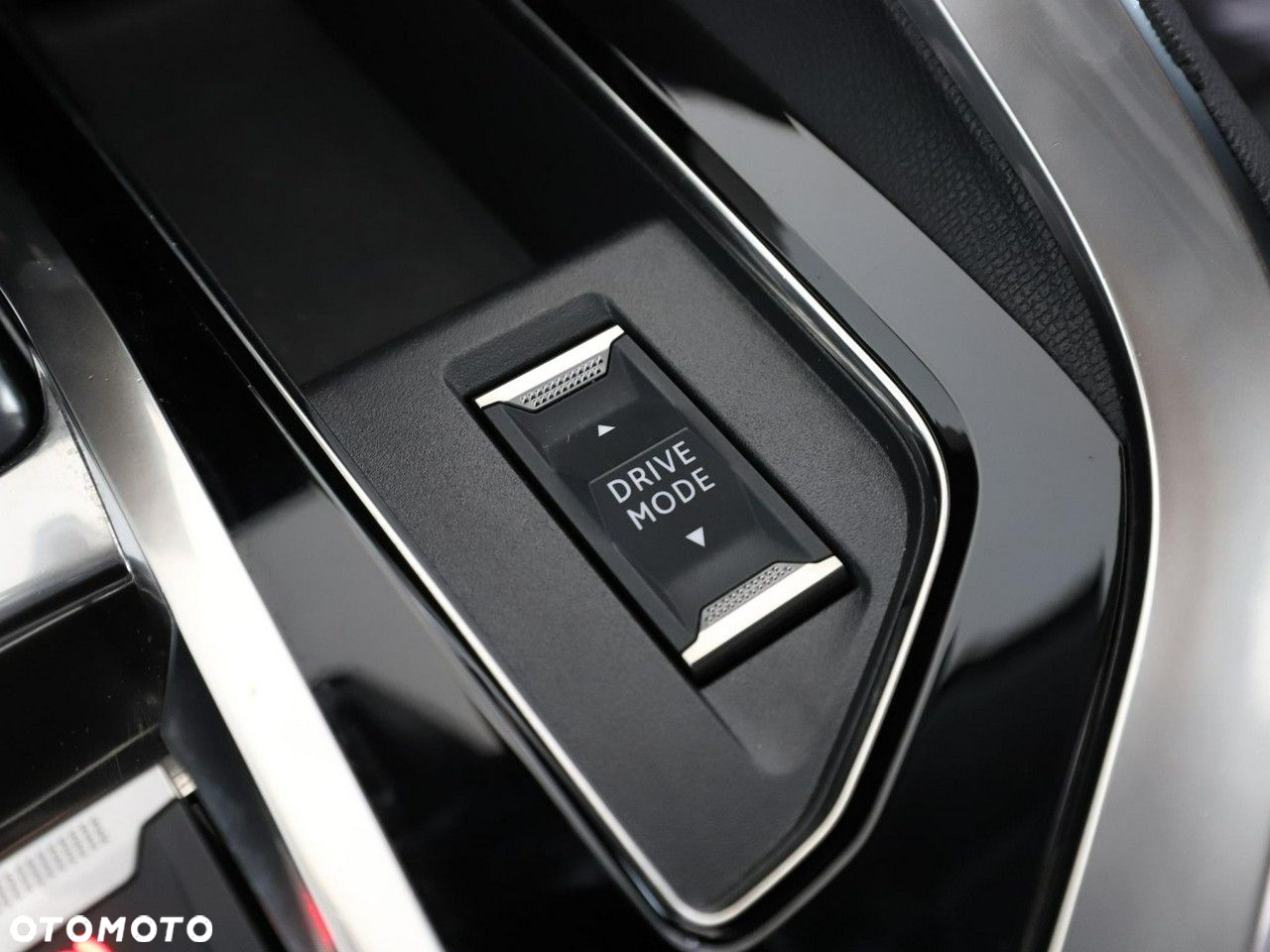 Peugeot 3008 1.6 PureTech Hybrid PHEV Allure S&S EAT8 - 27