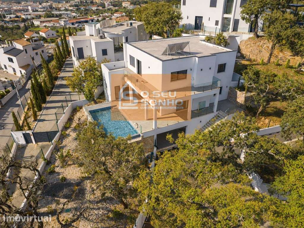 Moradia Contemporânea T5 de Luxo com Piscina - Grande imagem: 4/44