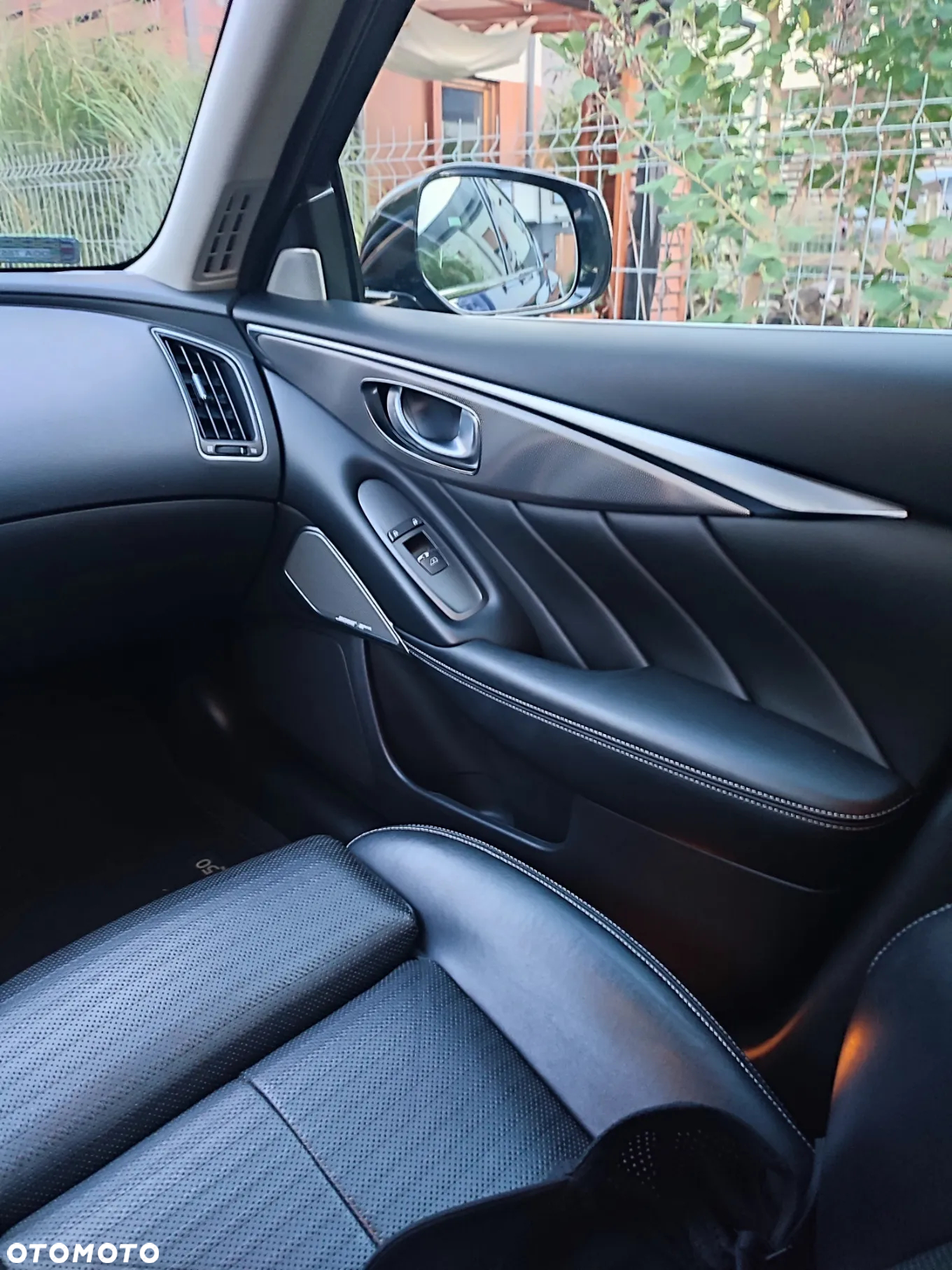 Infiniti Q50 2.0t Premium Sound Studio by Bose - 10