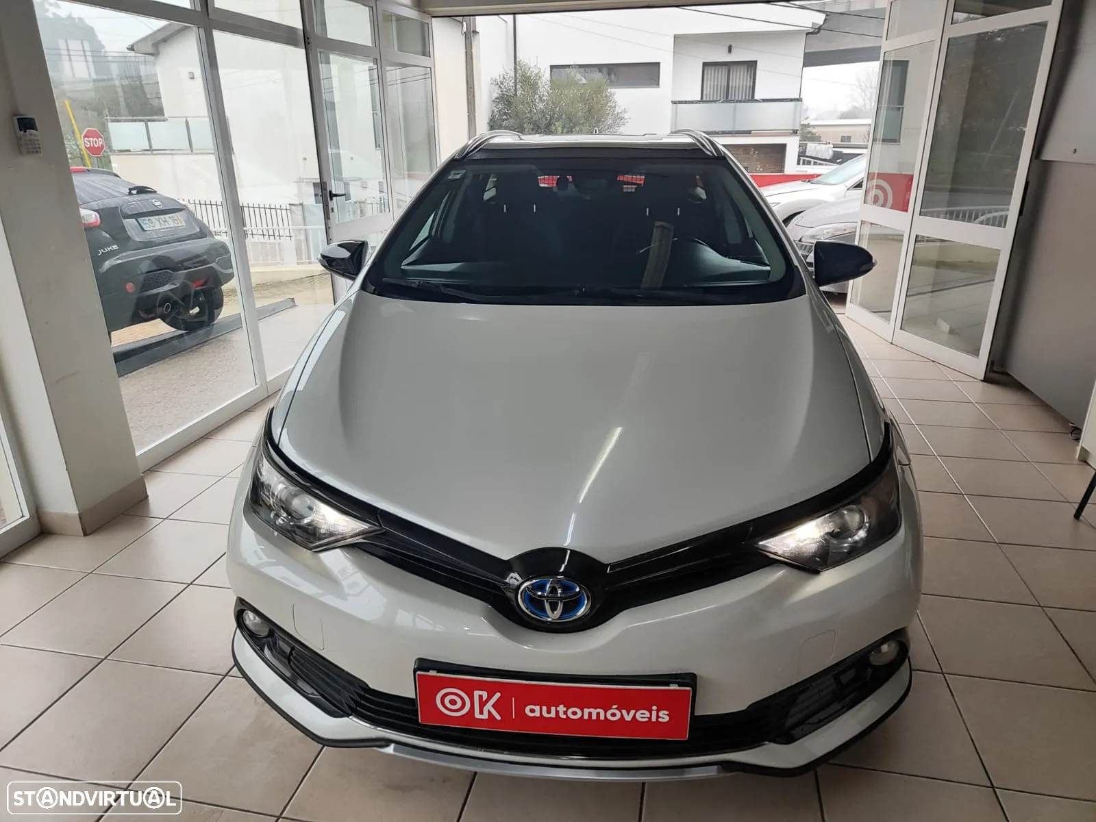 Toyota Auris Touring Sports 1.8 HSD Comfort+P.Sport - 4