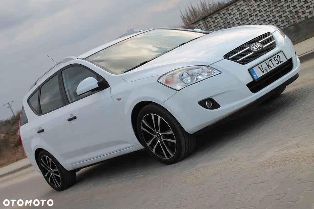 Kia Ceed - 8