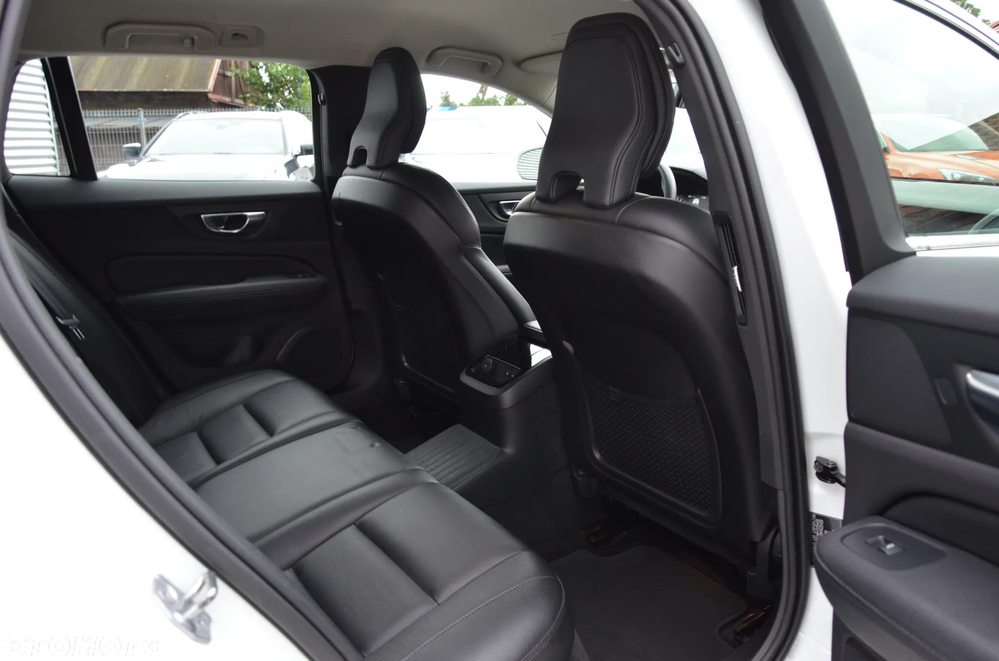 Volvo V60 T6 AWD Recharge Geartronic Inscription Expression - 15