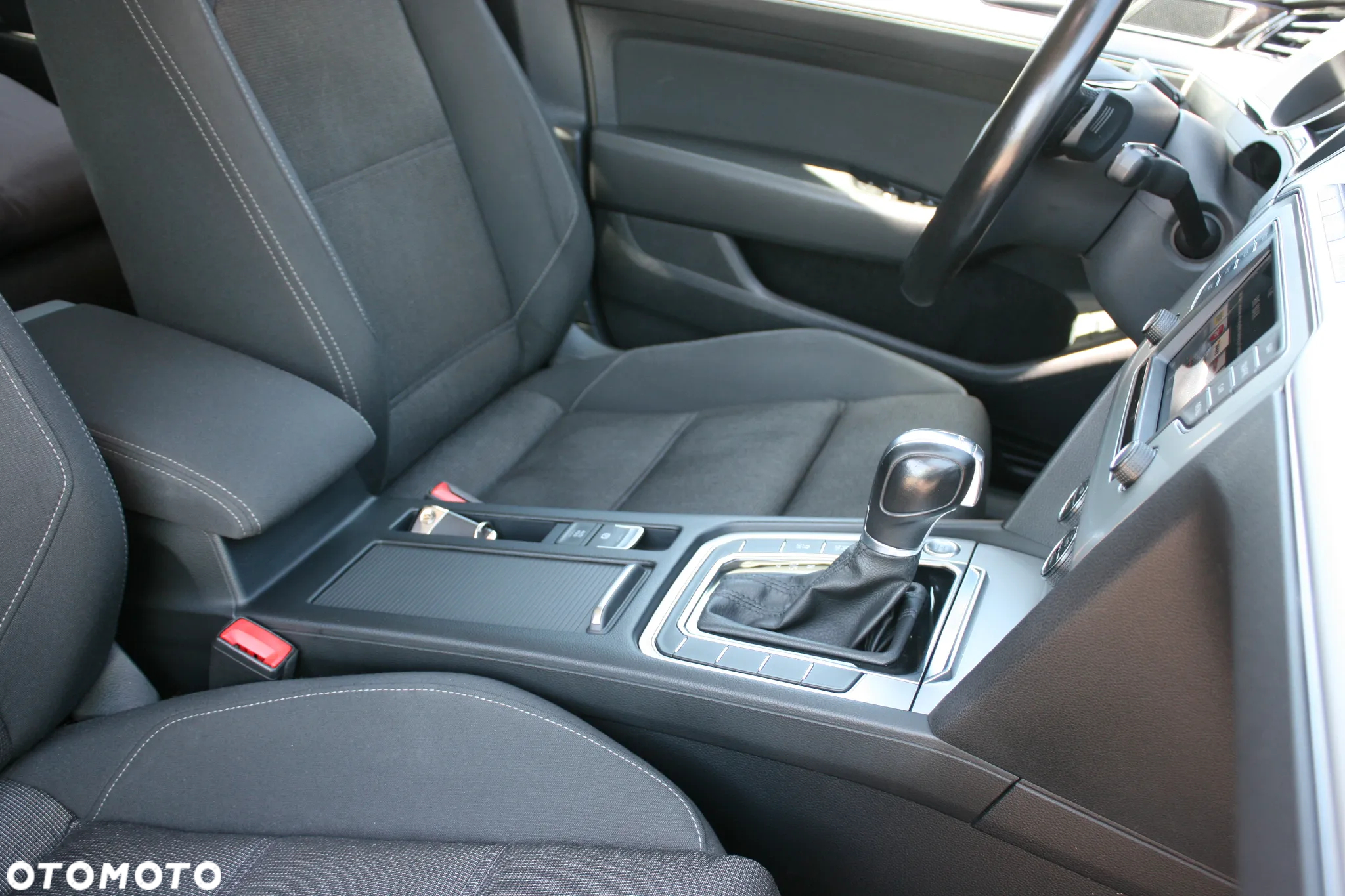Volkswagen Passat 2.0 TDI Business DSG - 34