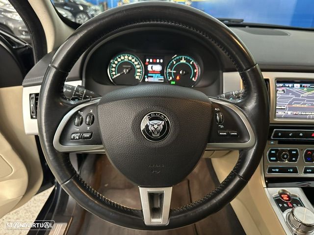 Jaguar XF Sportbrake 3.0 D V6 Premium Luxury - 16