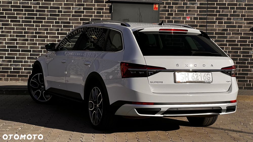 Skoda Superb Combi 2.0 TDI 4x4 DSG Scout - 16