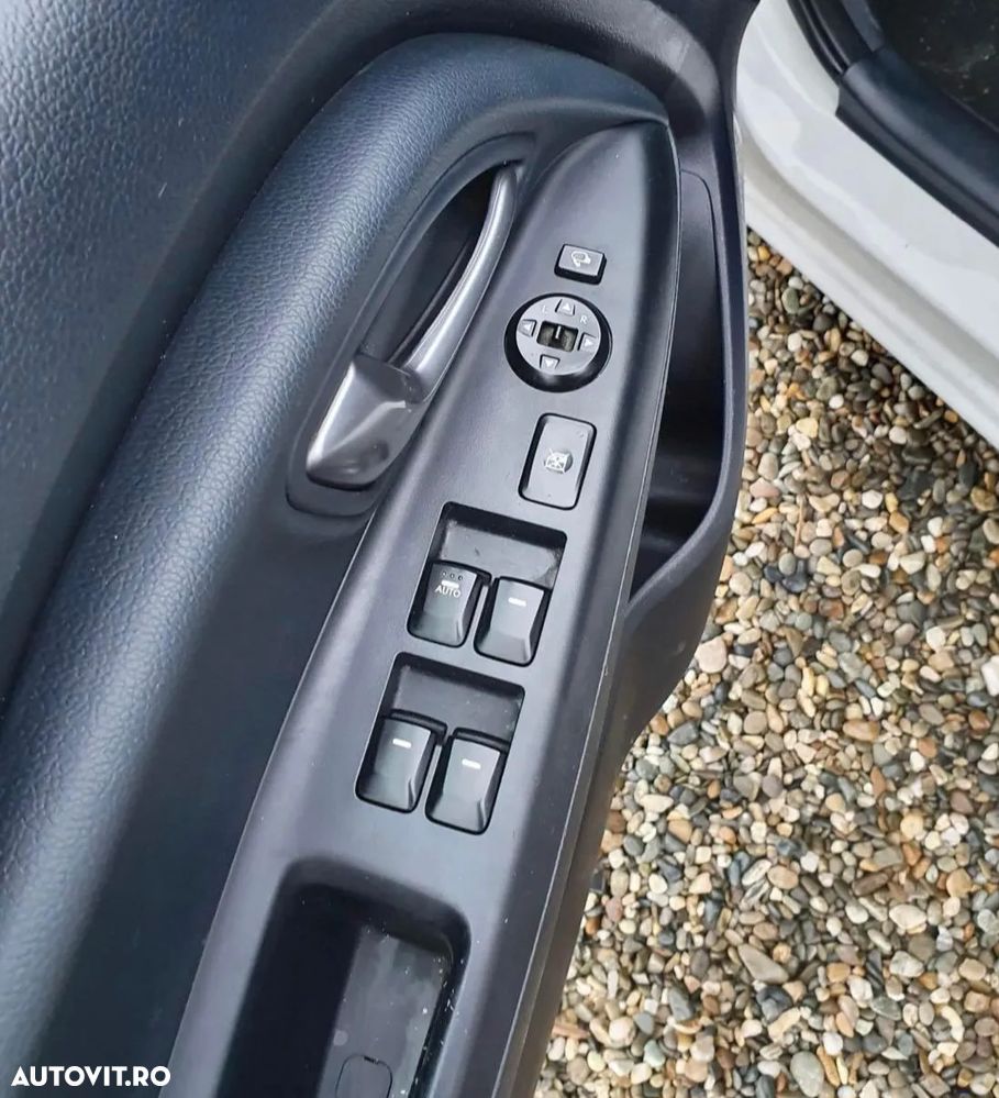 Kia Rio - 8