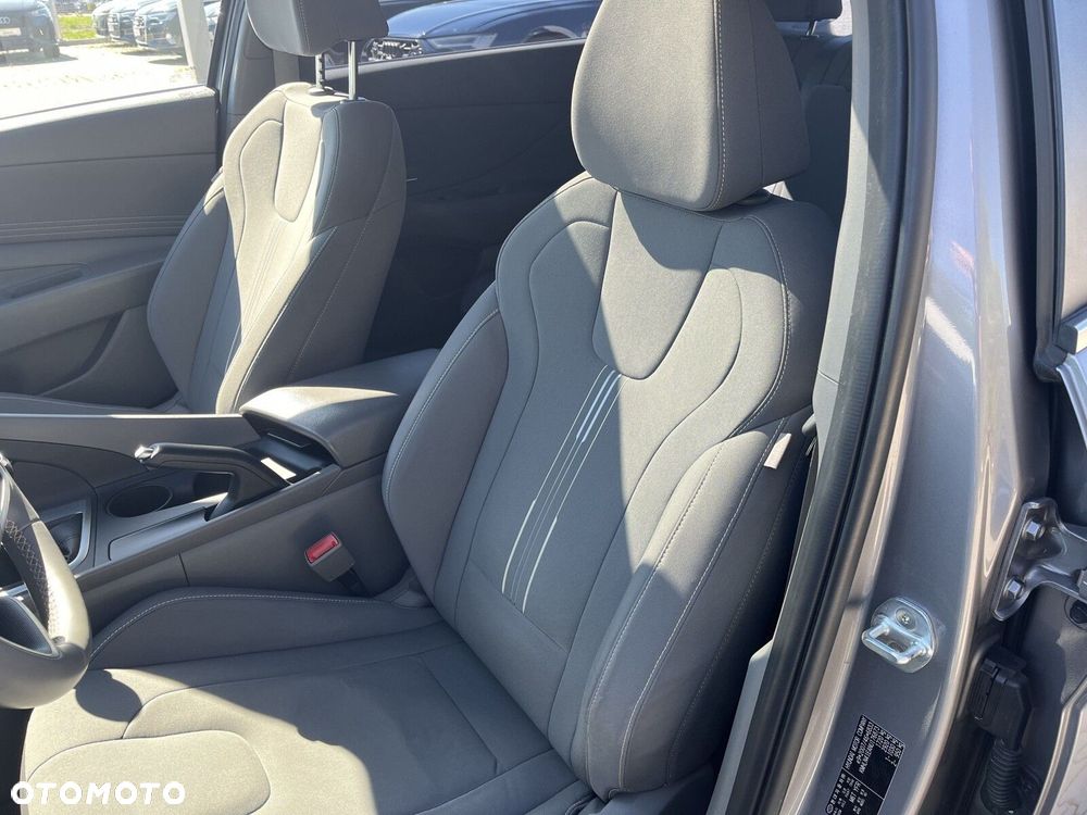 Hyundai Elantra - 12