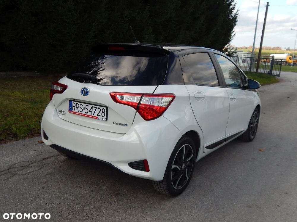 Toyota Yaris Hybrid 100 Premium - 12