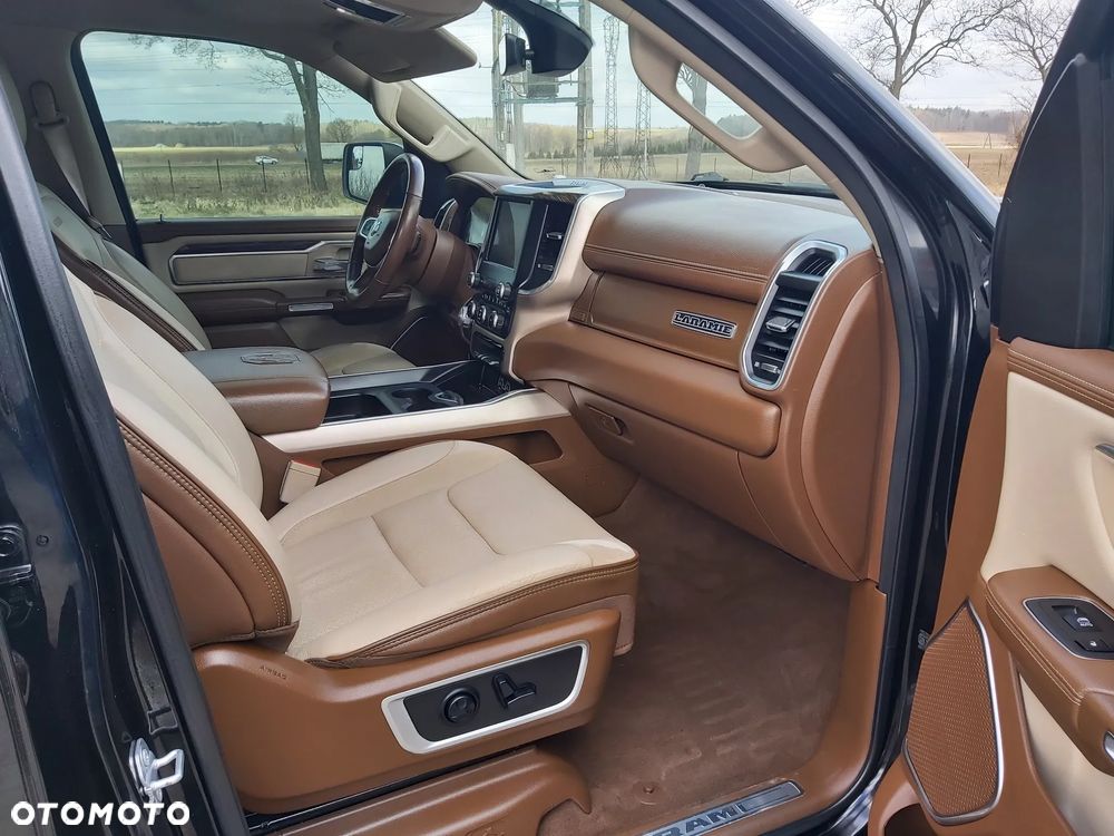 RAM 1500 Crew Cab Shortbed Laramie - 36