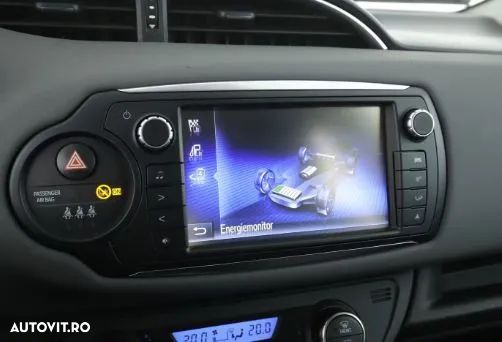 Toyota Yaris 1.5 VVT-i HSD Bi-Tone G&B - 11