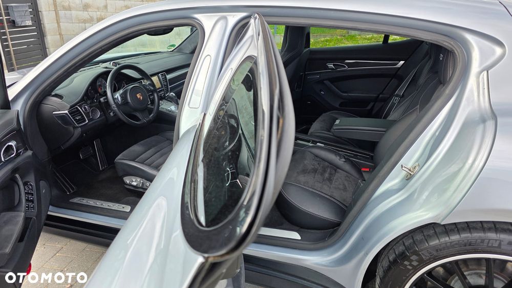 Porsche Panamera GTS PDK - 9