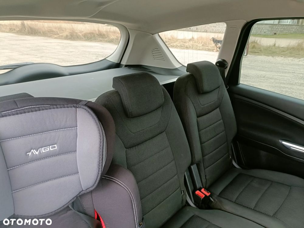 Ford S-Max - 11