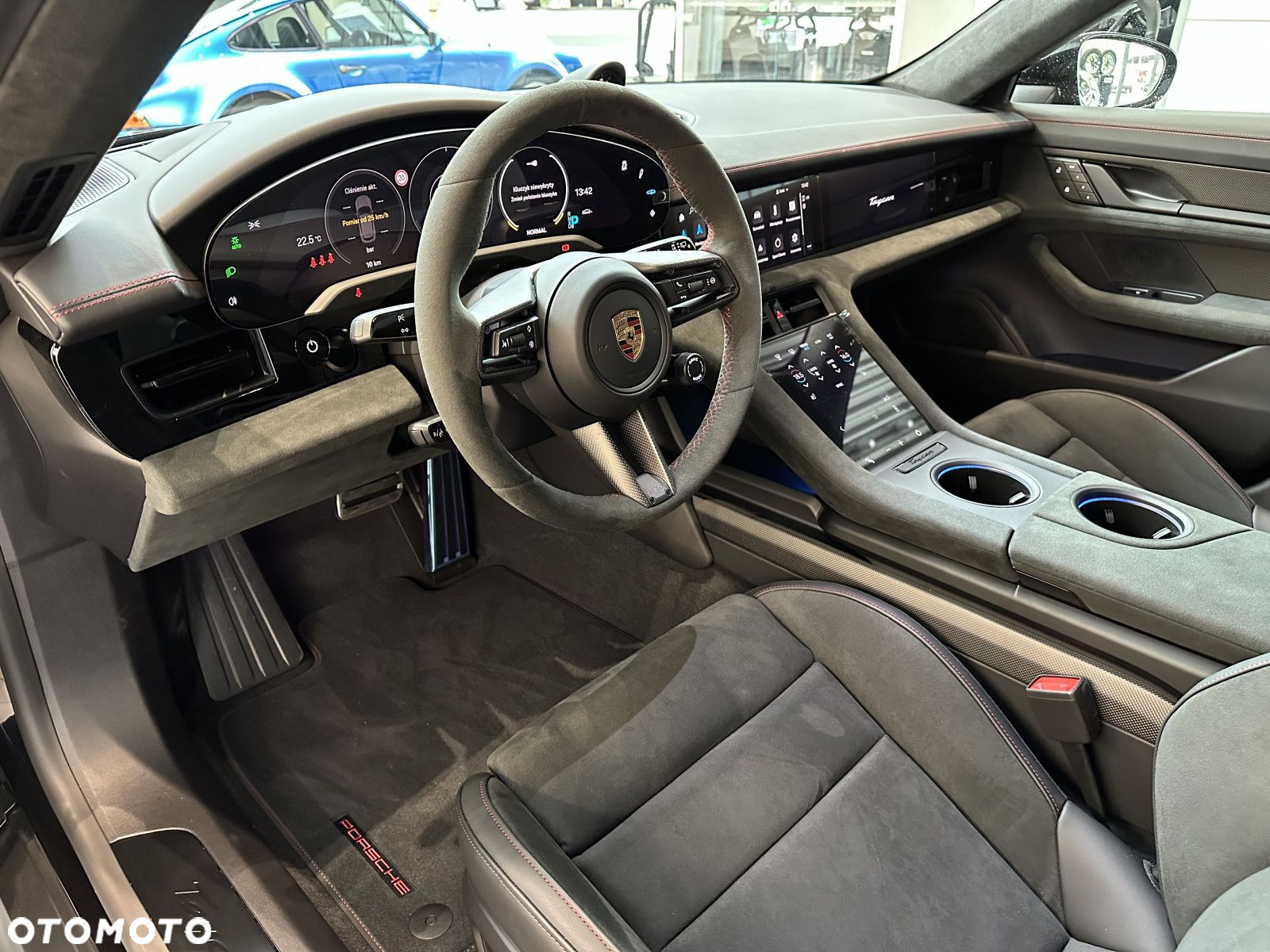 Porsche Taycan GTS Sport Turismo - 11