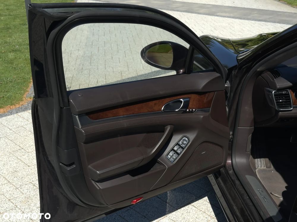 Porsche Panamera - 22