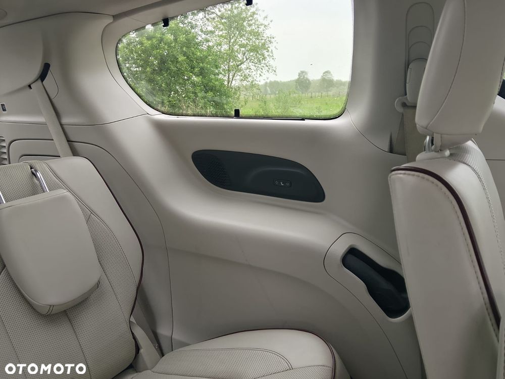 Chrysler Pacifica - 11