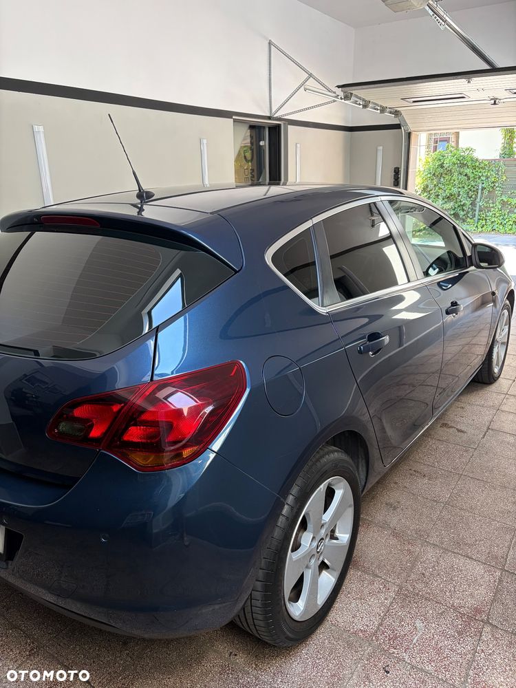 Opel Astra 1.6 Enjoy - 11