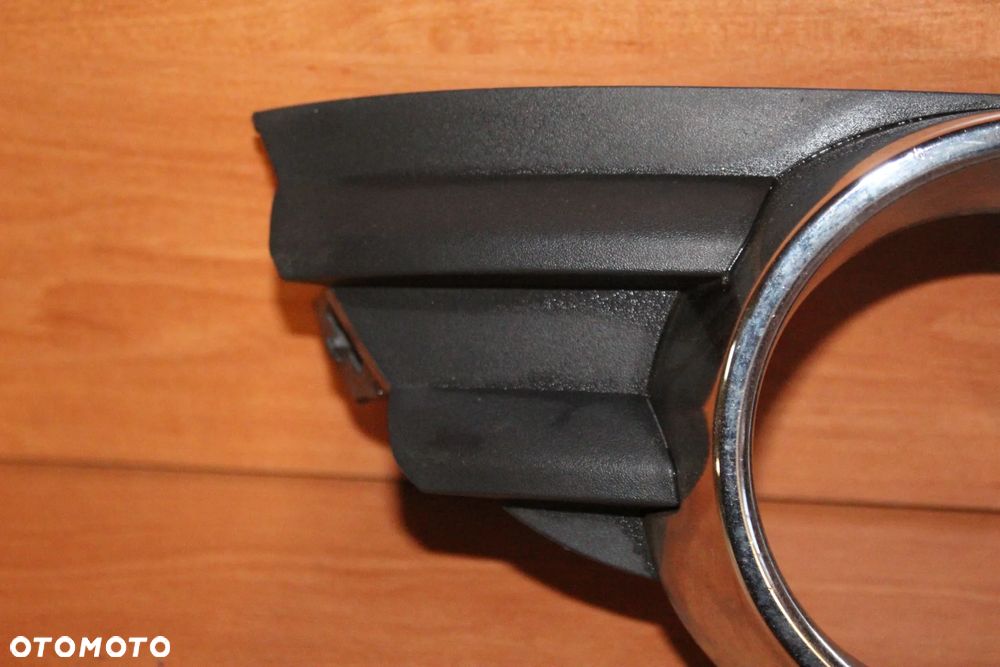 KRATKA HALOGENU PRAWA PRAWY PRZÓD OPEL MERIVA A PO LIFT CHROM 13193537 - 2