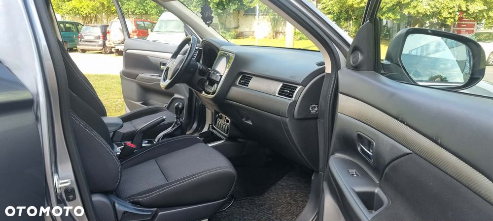 Mitsubishi Outlander - 8