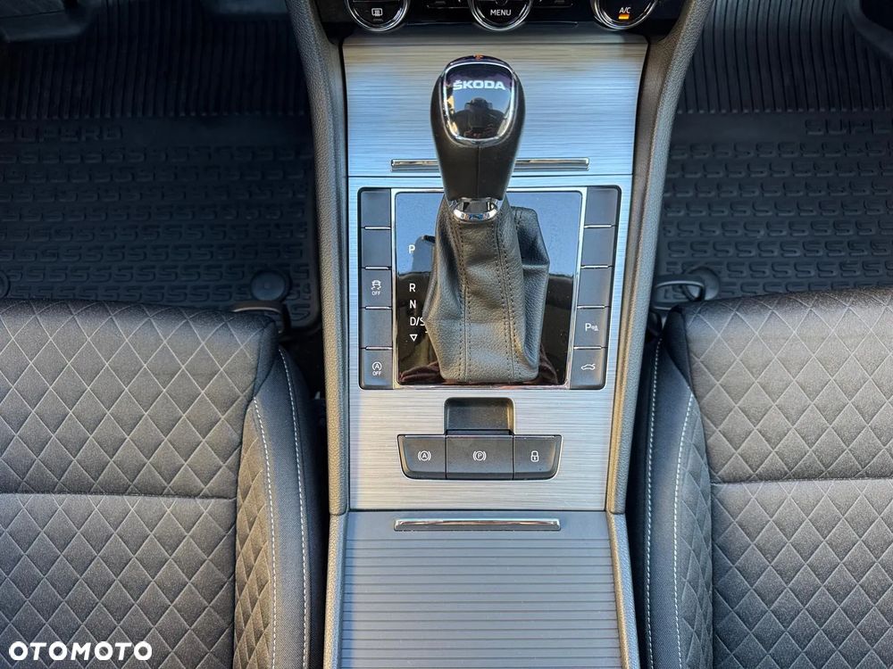 Skoda Superb 2.0 TDI SCR Ambition DSG - 26