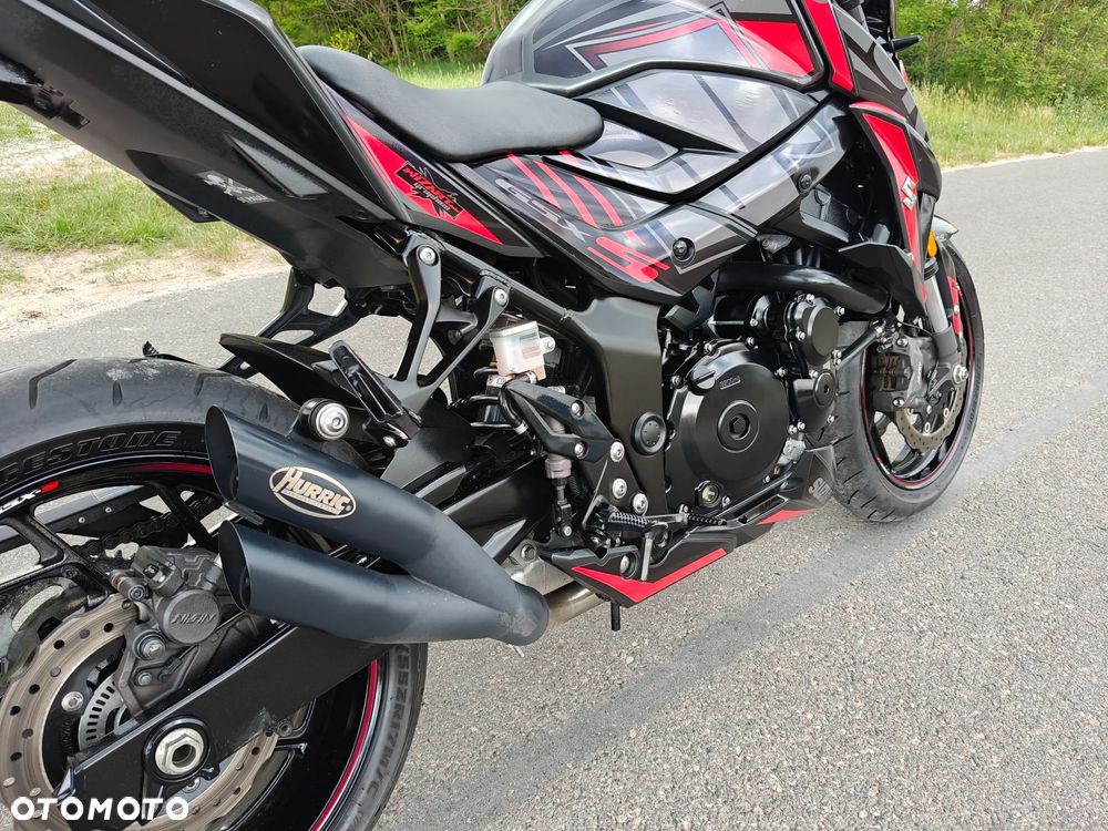 Suzuki GSX - 16