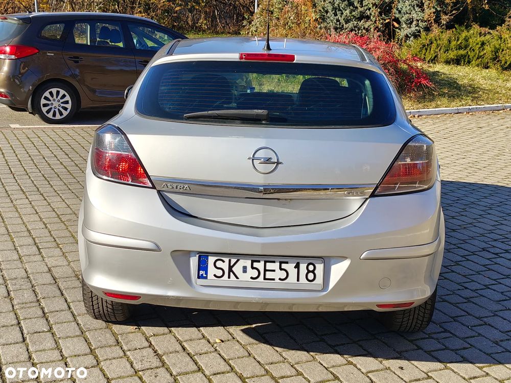 Opel Astra III GTC 1.8 Cosmo - 4