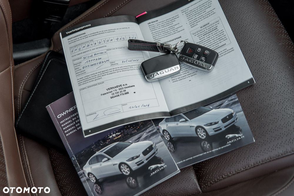 Jaguar XE 2.0 T Prestige - 39