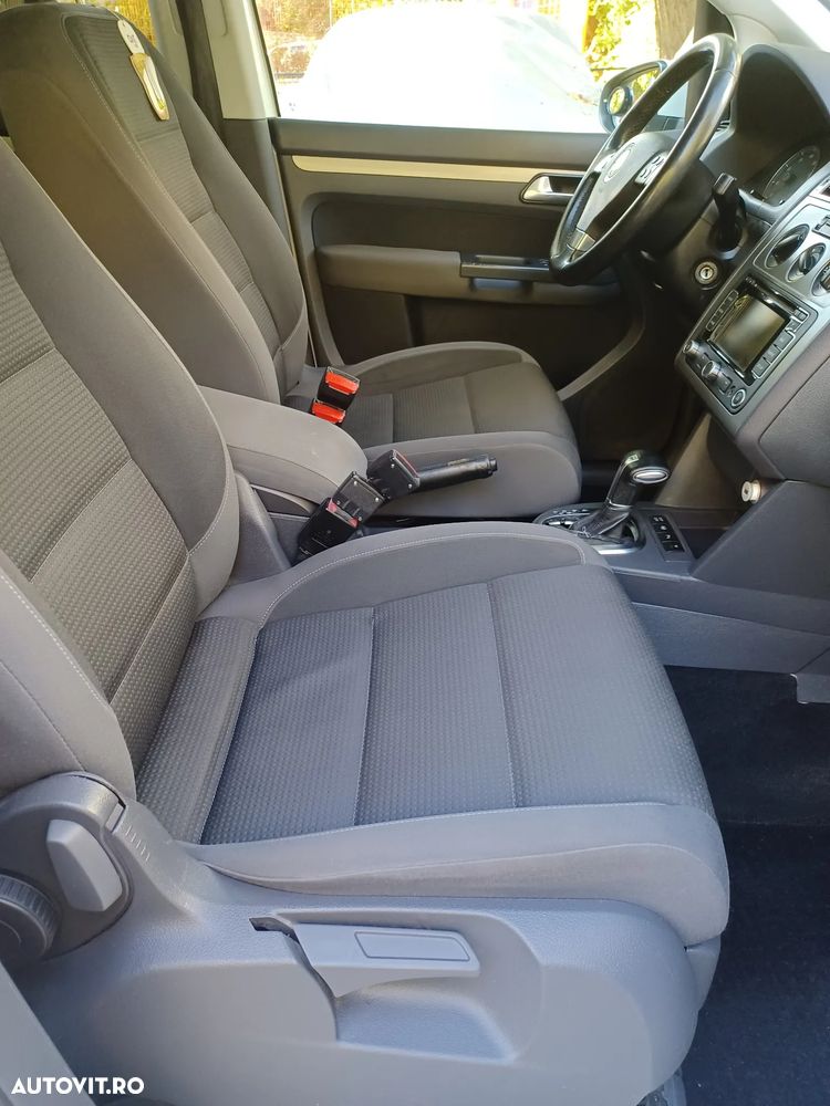 Volkswagen Touran - 11
