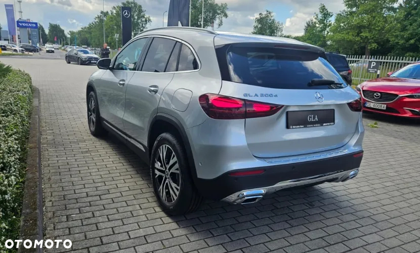 Mercedes-Benz GLA 200 d 8G-DCT - 9