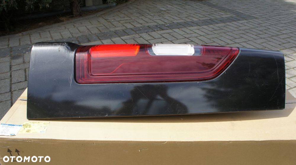 TYLNA PRAWA LAMPA RENAULT TRAFIC III 3 KLAPA - 2