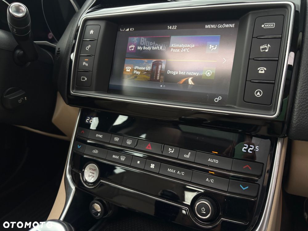 Jaguar XE 2.0 D Prestige - 29