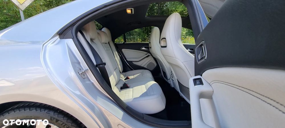 Mercedes-Benz CLA 200 7G-DCT Urban - 19