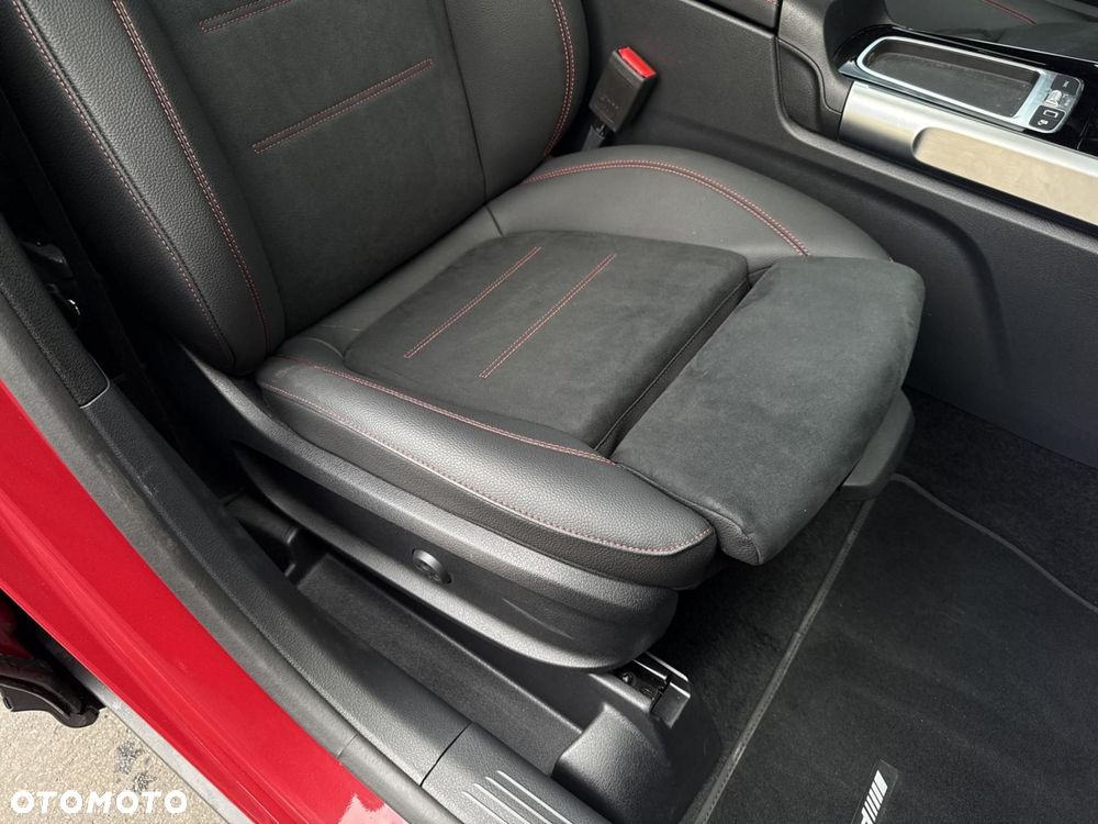 Mercedes-Benz GLB - 25