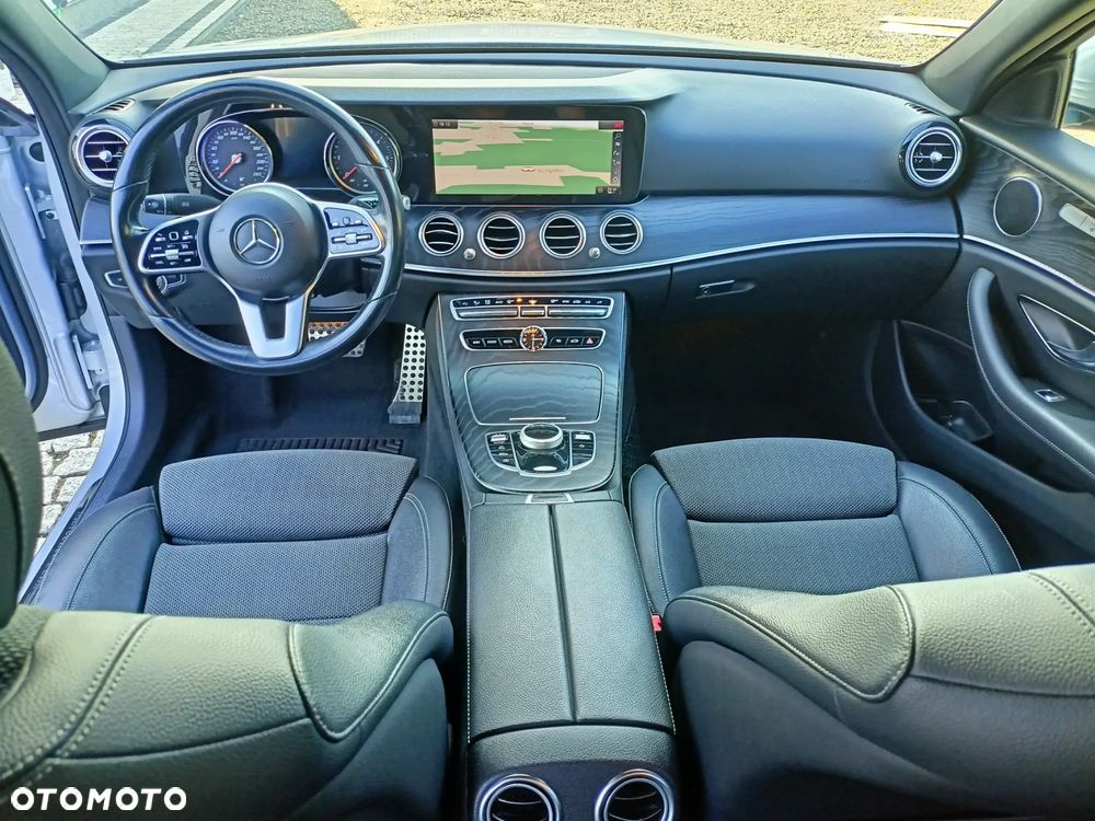 Mercedes-Benz Klasa E 220 d 9G-TRONIC - 27