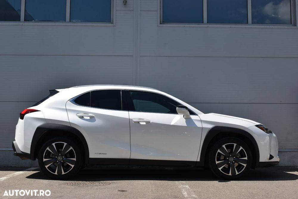 Lexus UX 250h E-FOUR Executive - 7