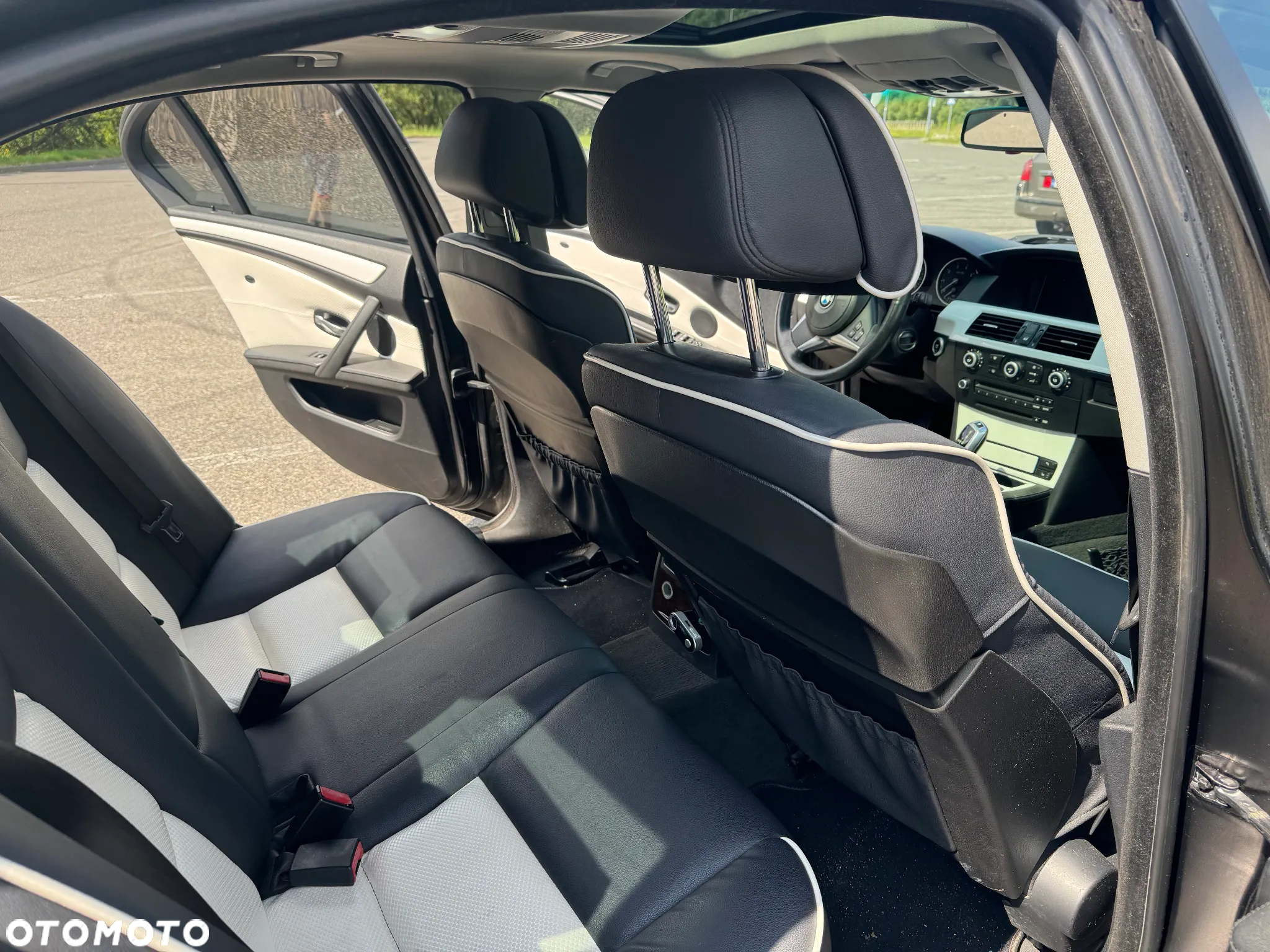 BMW Seria 5 550i - 14