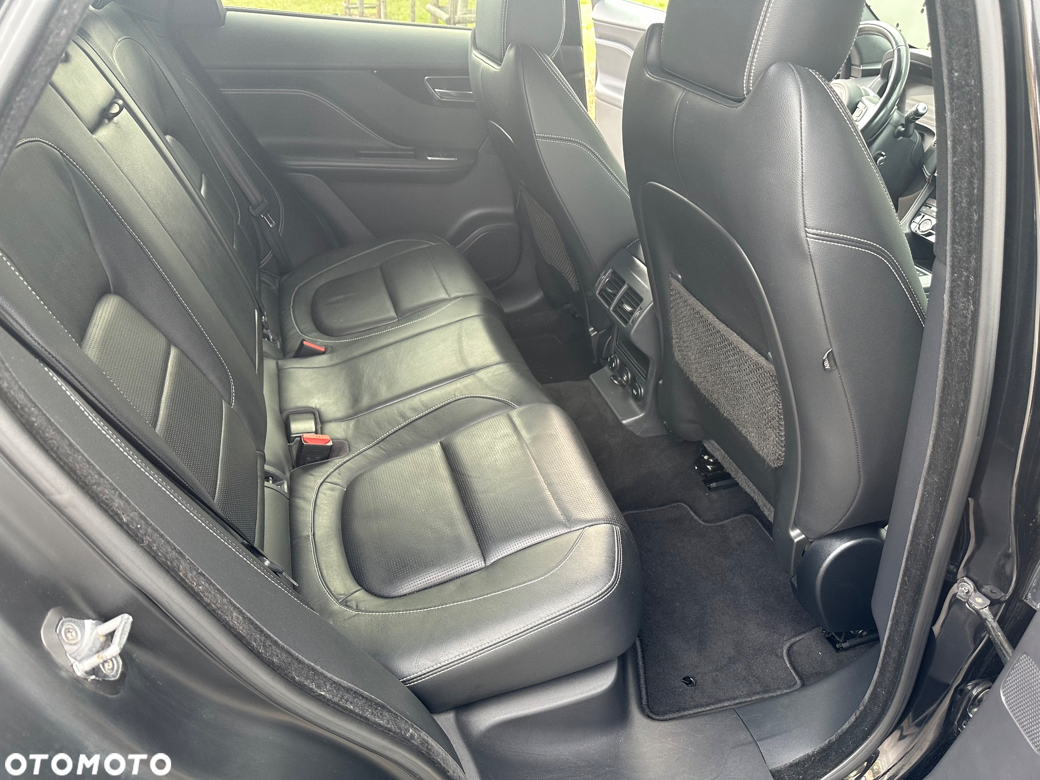 Jaguar F-Pace 2.0 i4D AWD R-Sport - 16
