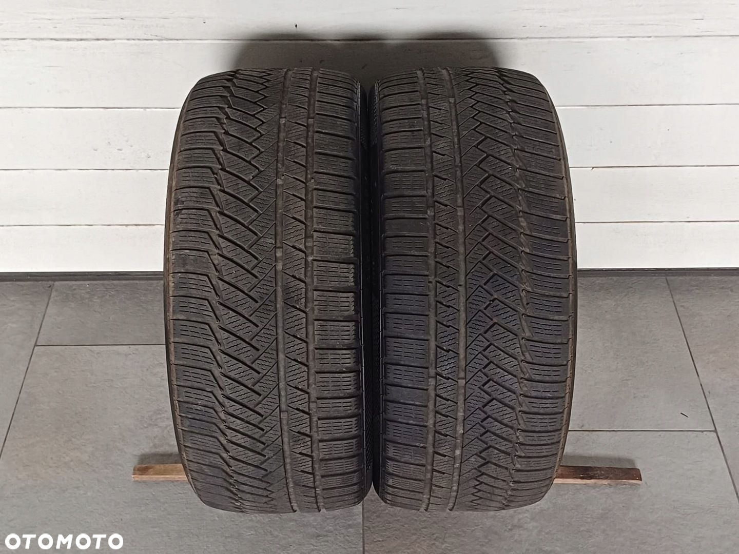 NR 589 Opona Zima 245/40/18 Continental - 2