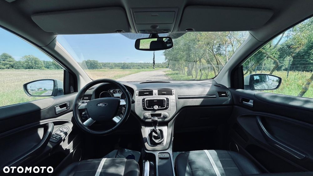 Ford Kuga 2.0 TDCi 2x4 Titanium - 16