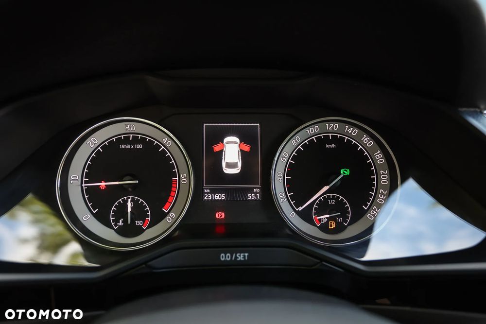 Skoda Superb 2.0 TDI 4x4 L&K DSG - 27