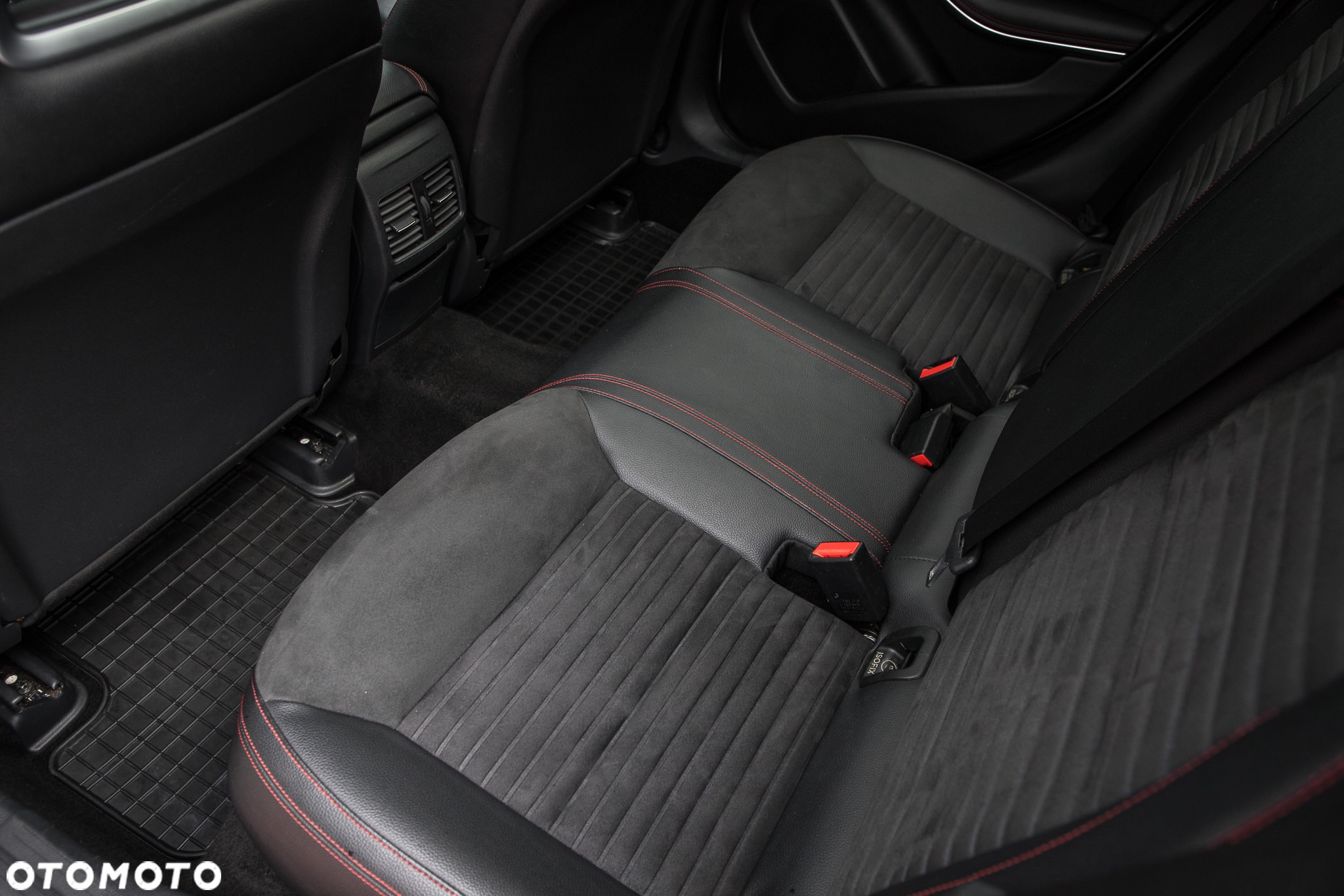 Mercedes-Benz GLA 200 7G-DCT AMG Line - 26