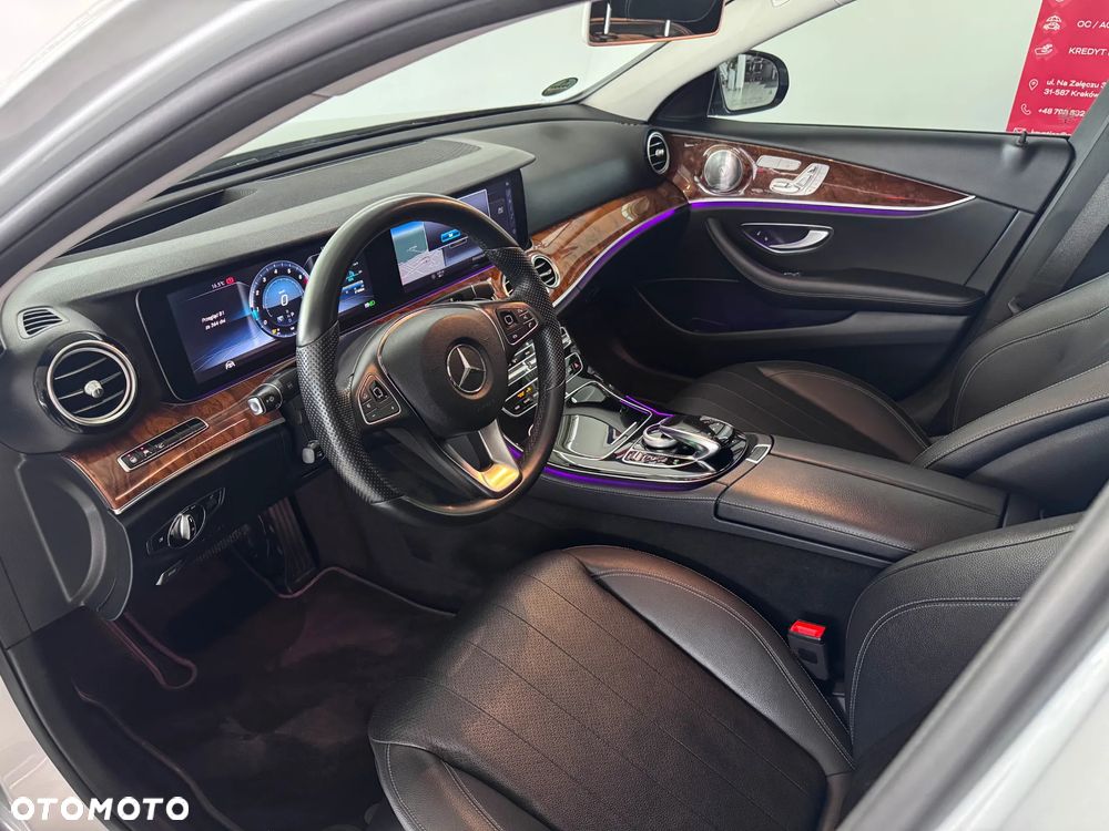 Mercedes-Benz Klasa E 300 9G-TRONIC - 9