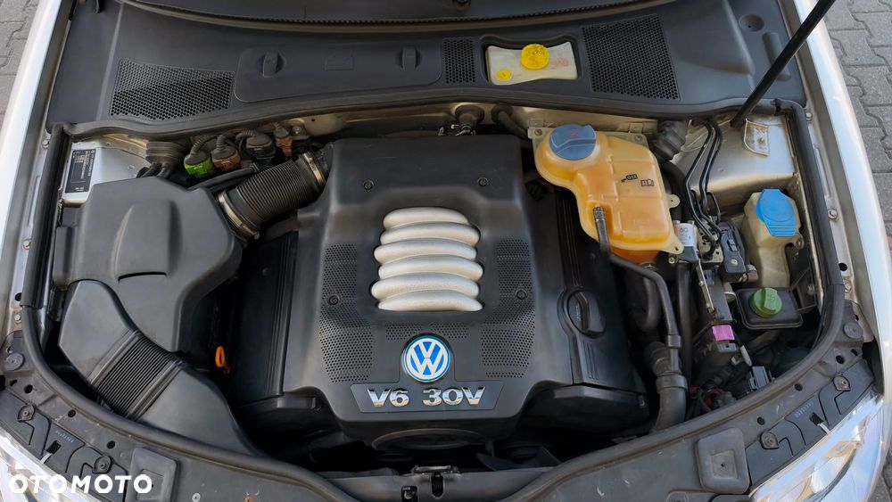 Volkswagen Passat 2.8 V6 4Motion Highline - 34