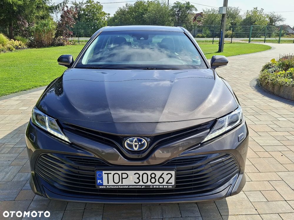 Toyota Camry - 4